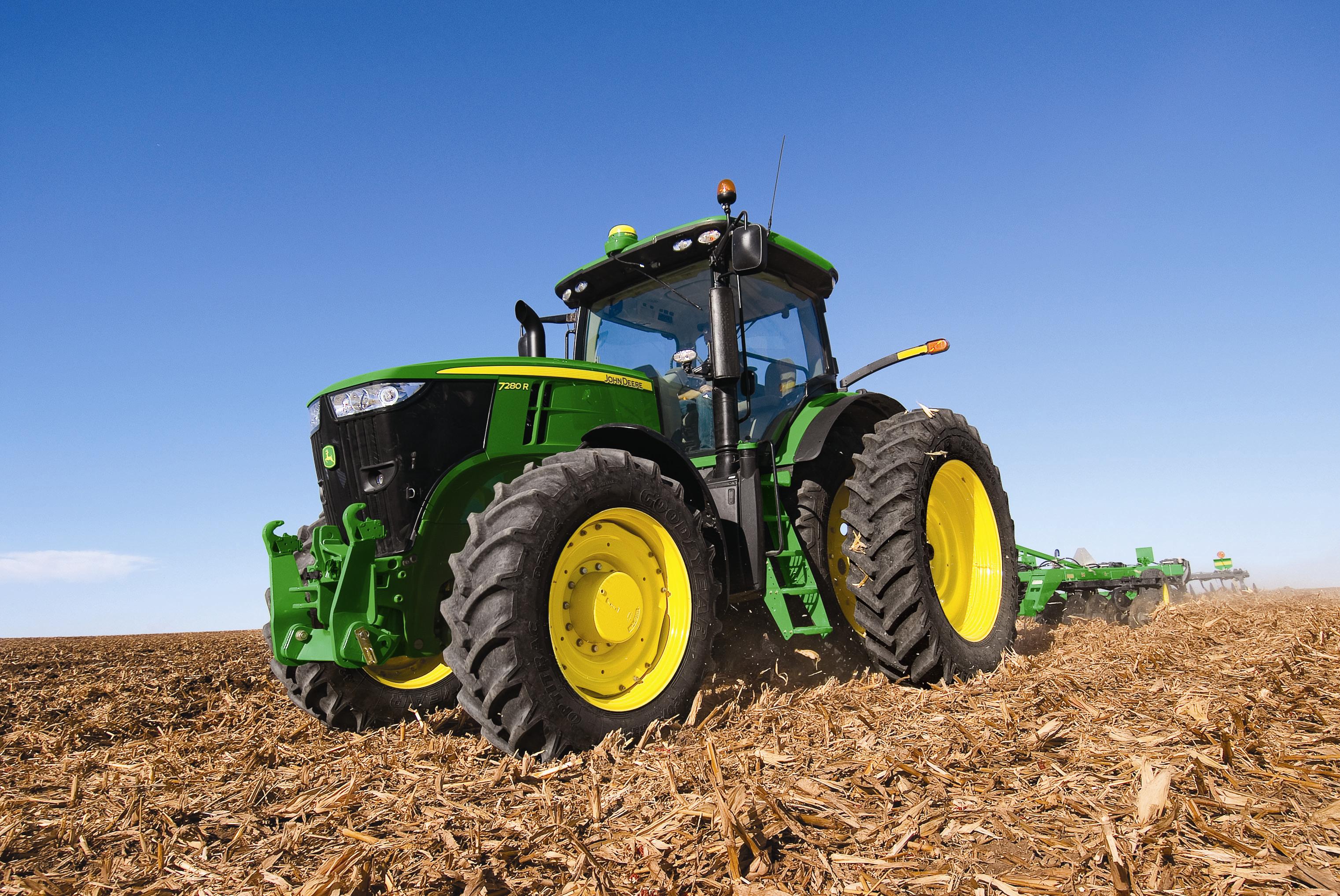 7R Series Tractors Unveiled by John Deere | AgWired