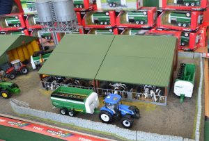 New Toy Keenan Mechfibre365 Mixer Wagon Animal